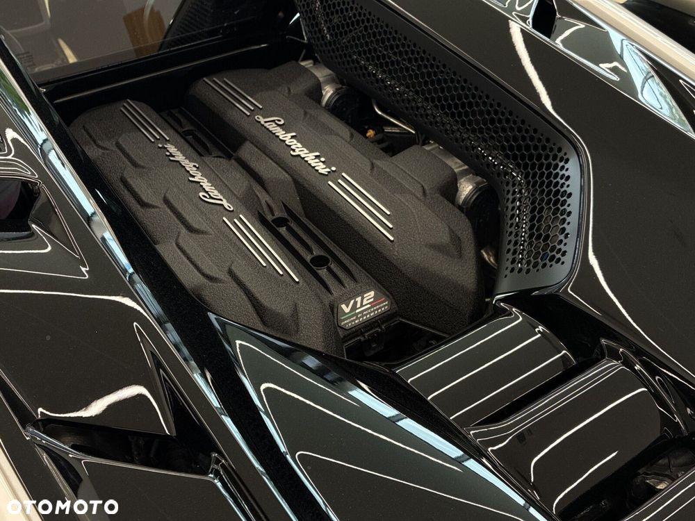 Lamborghini Revuelto - 23