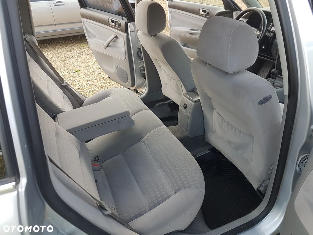 Volkswagen Passat 1.8 5V Turbo Comfortline Family - 16