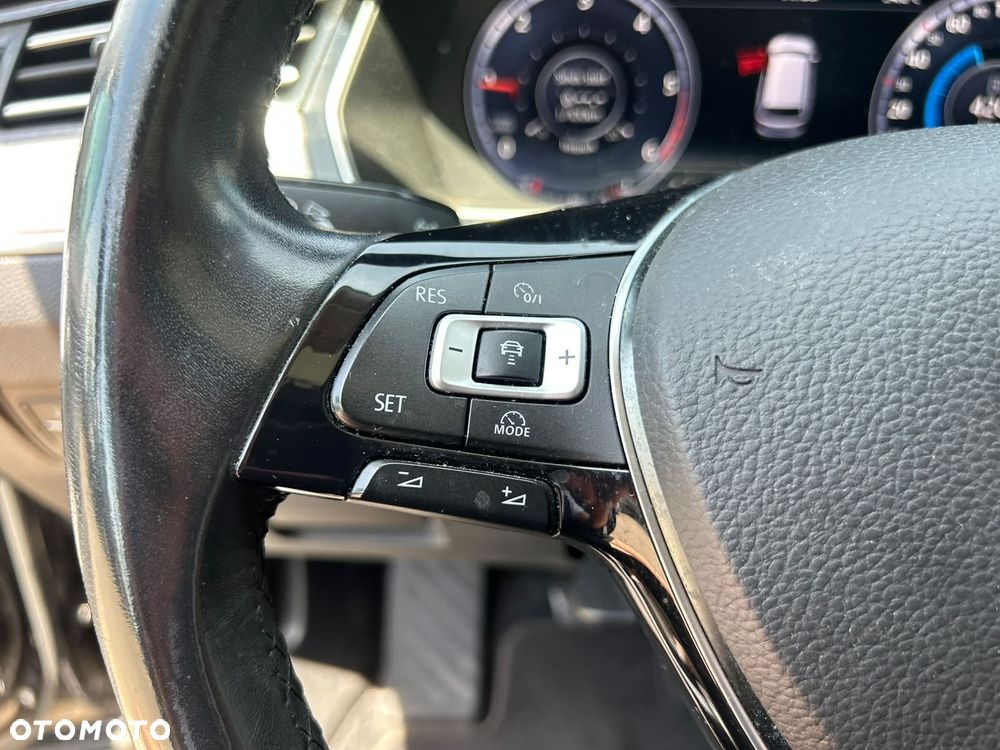 Volkswagen Passat - 16