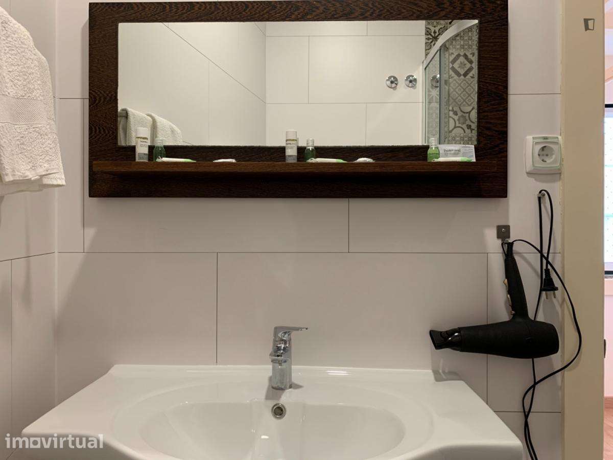 Quarto - localizado em Estrela Lisbon - Grande imagem: 4/12