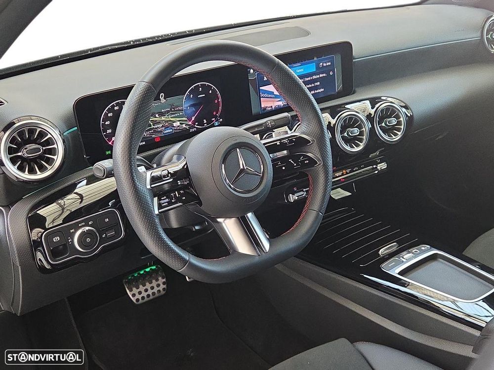 Mercedes-Benz A 180 d 8G-DCT Advanced AMG Line - 12