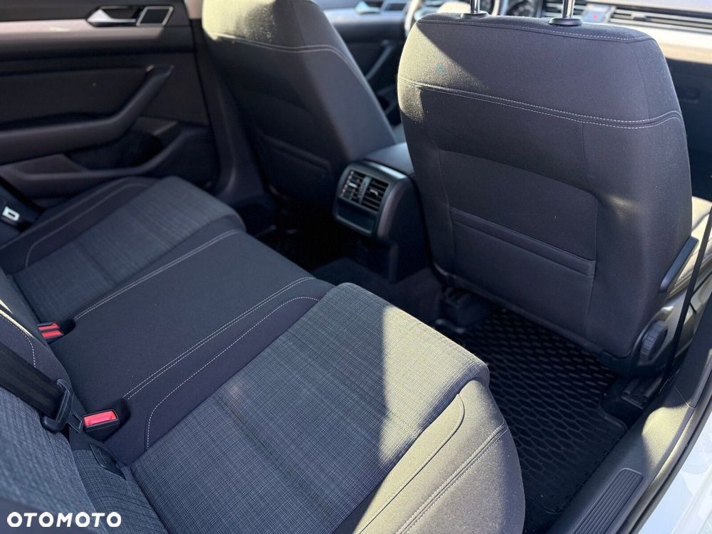 Volkswagen Passat 2.0 TSI Business DSG - 22