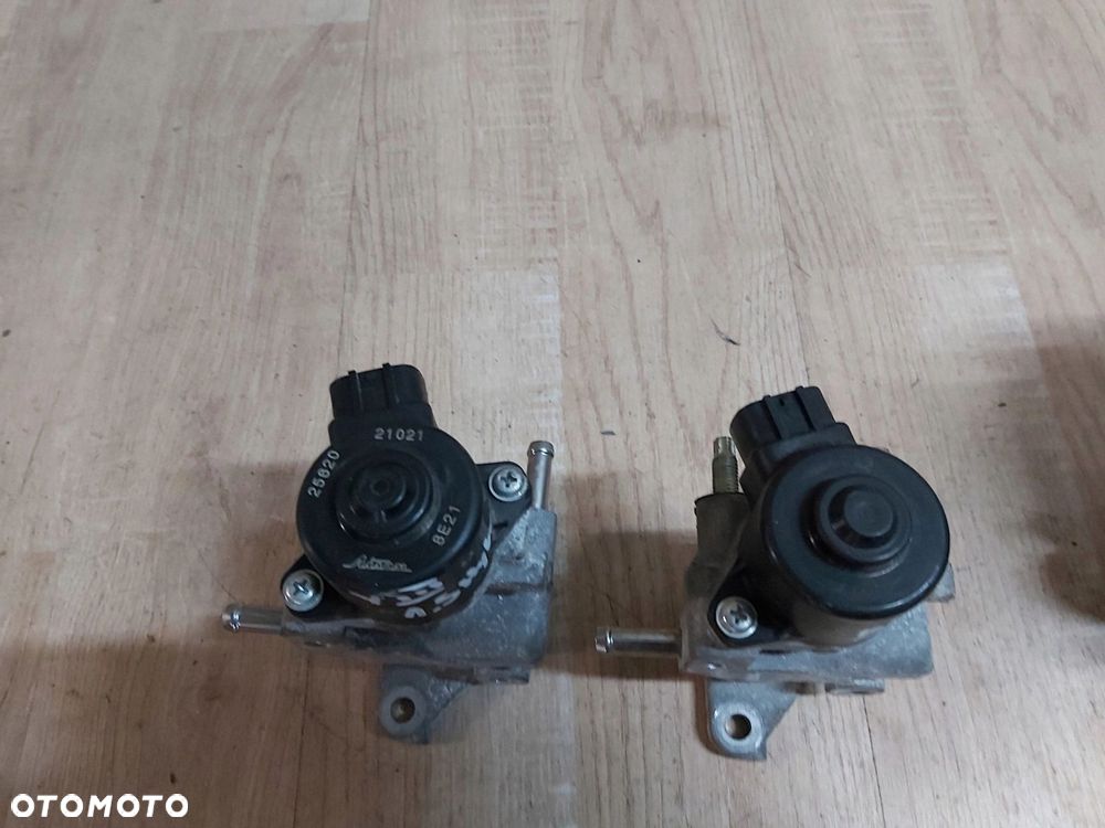 Toyota Yaris III 1,5 hybryda zawór EGR 25620-21021 - 3