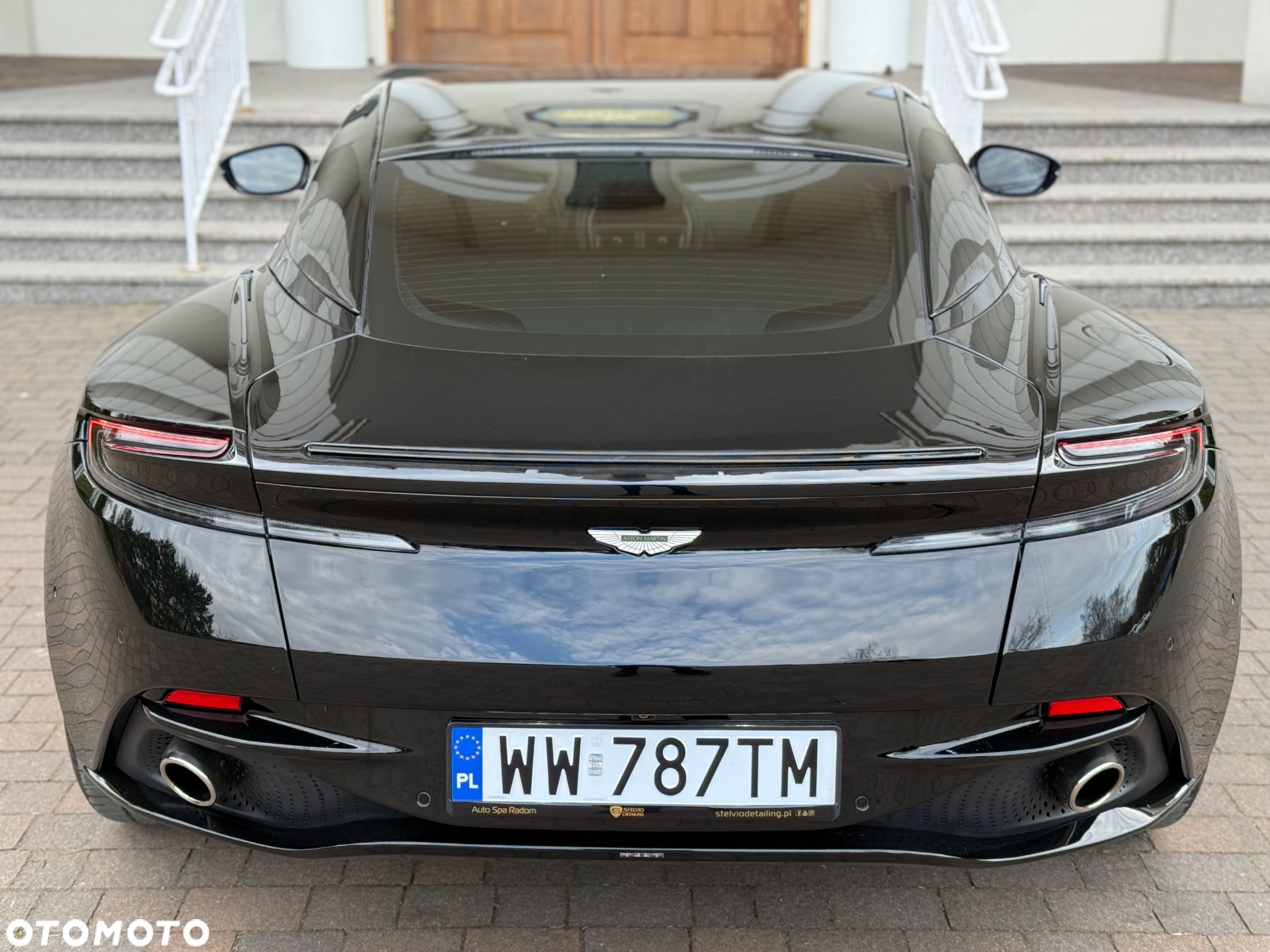 Aston Martin DB11 V12 Coupe - 8