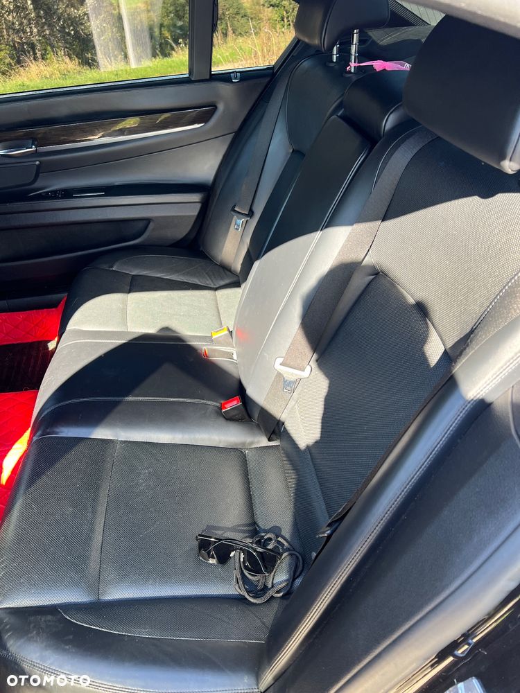 BMW Seria 7 750Li - 13