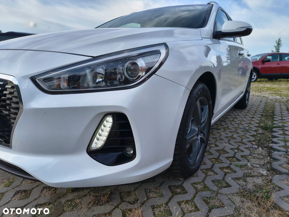 Hyundai i30 blue Kombi 1.6 CRDi Premium - 26