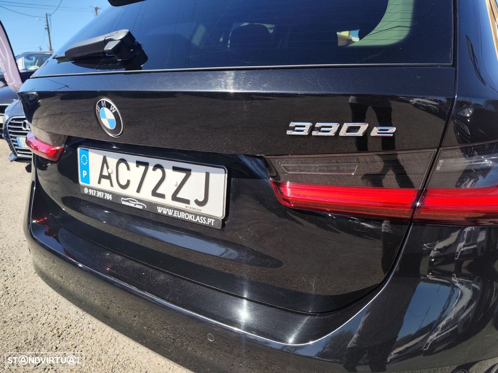 BMW 330 e Touring Auto - 32