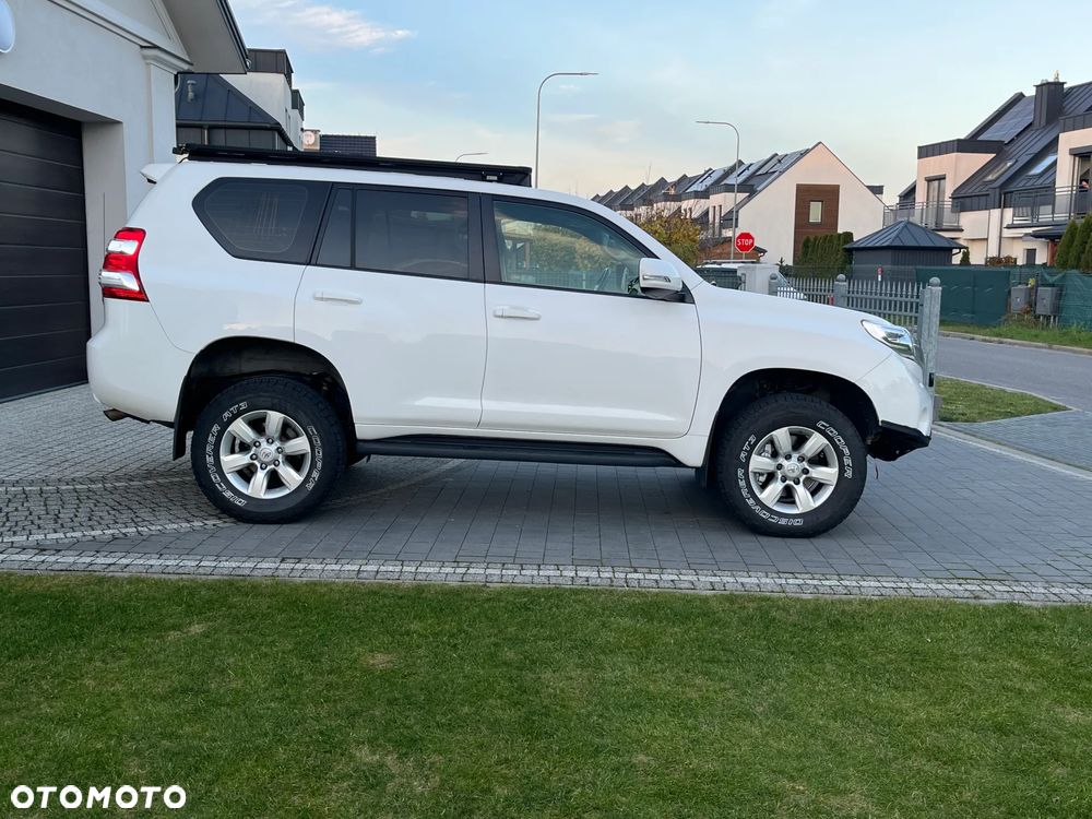 Toyota Land Cruiser - 2