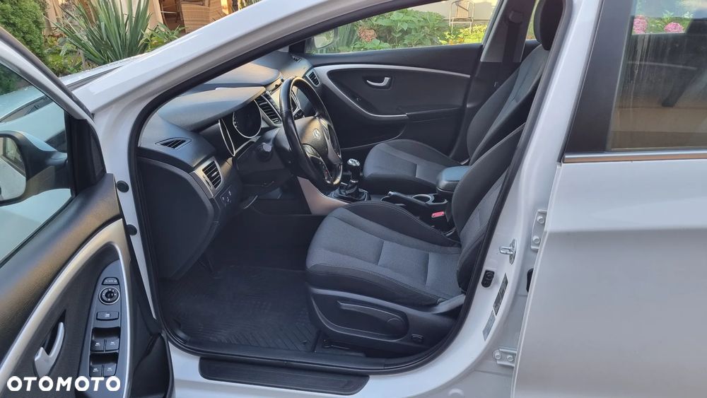 Hyundai i30 Fastback 1.6 CRDI Premium - 14