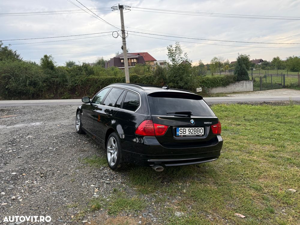 BMW Seria 3 320d xDrive DPF Touring Aut. - 10