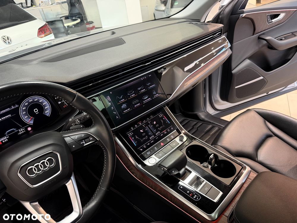 Audi Q8 55 TFSI quattro tiptronic - 24
