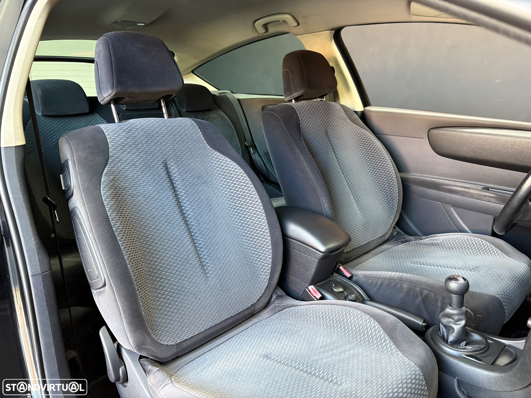 Citroën C4 Coupé 1.6 HDi VTR Pack Airdream - 29