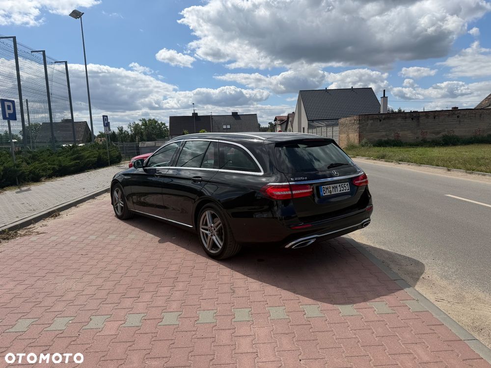 Mercedes-Benz Klasa E 220 d 4-Matic 9G-TRONIC - 35