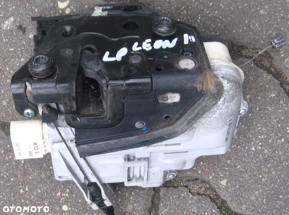 zamek drzwi lewych przód LEON II SEAT