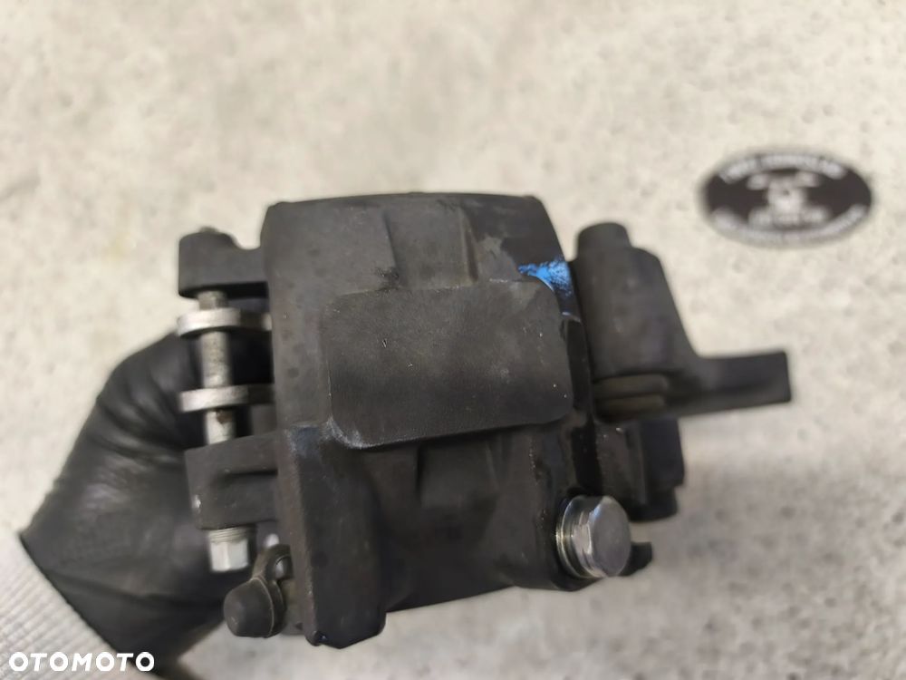 Zaciska hamulcowy tył, tylny Triumph Trident 660 2022 - 3