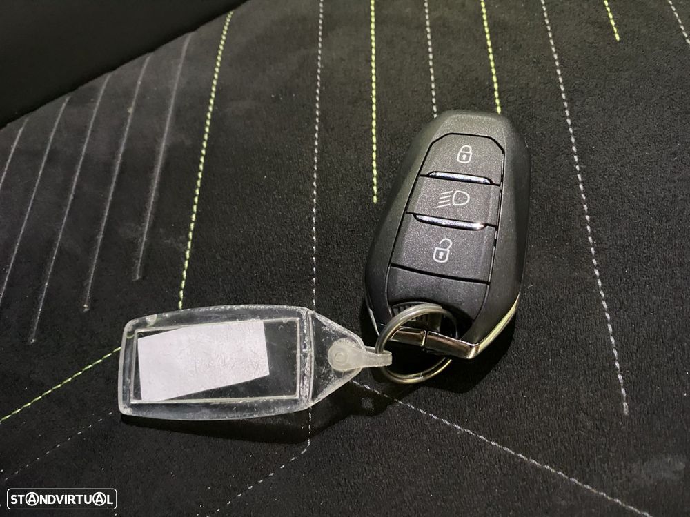 Peugeot 208 1.2 Hybrid GT e-DCS6 - 23