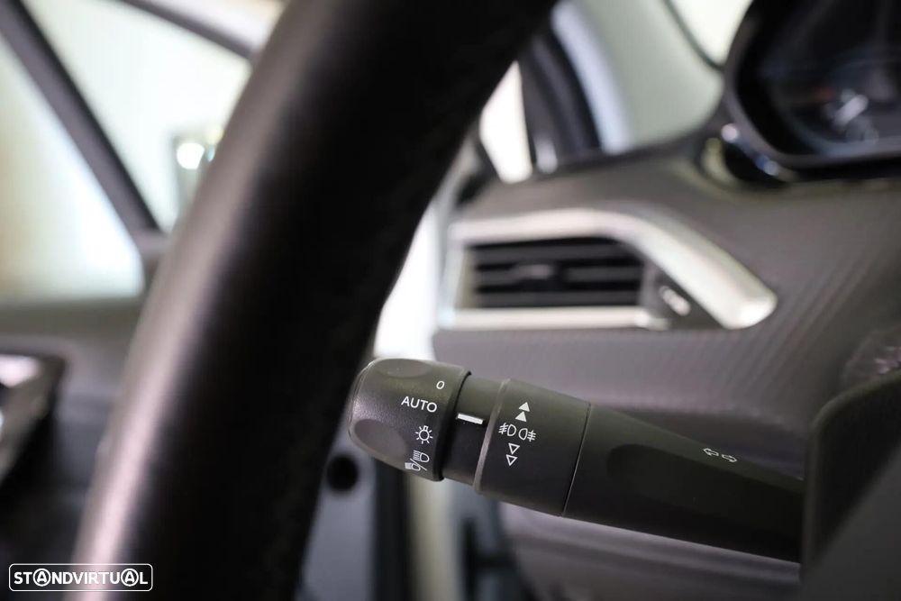 Peugeot 208 1.2 PureTech Allure EAT6 - 36