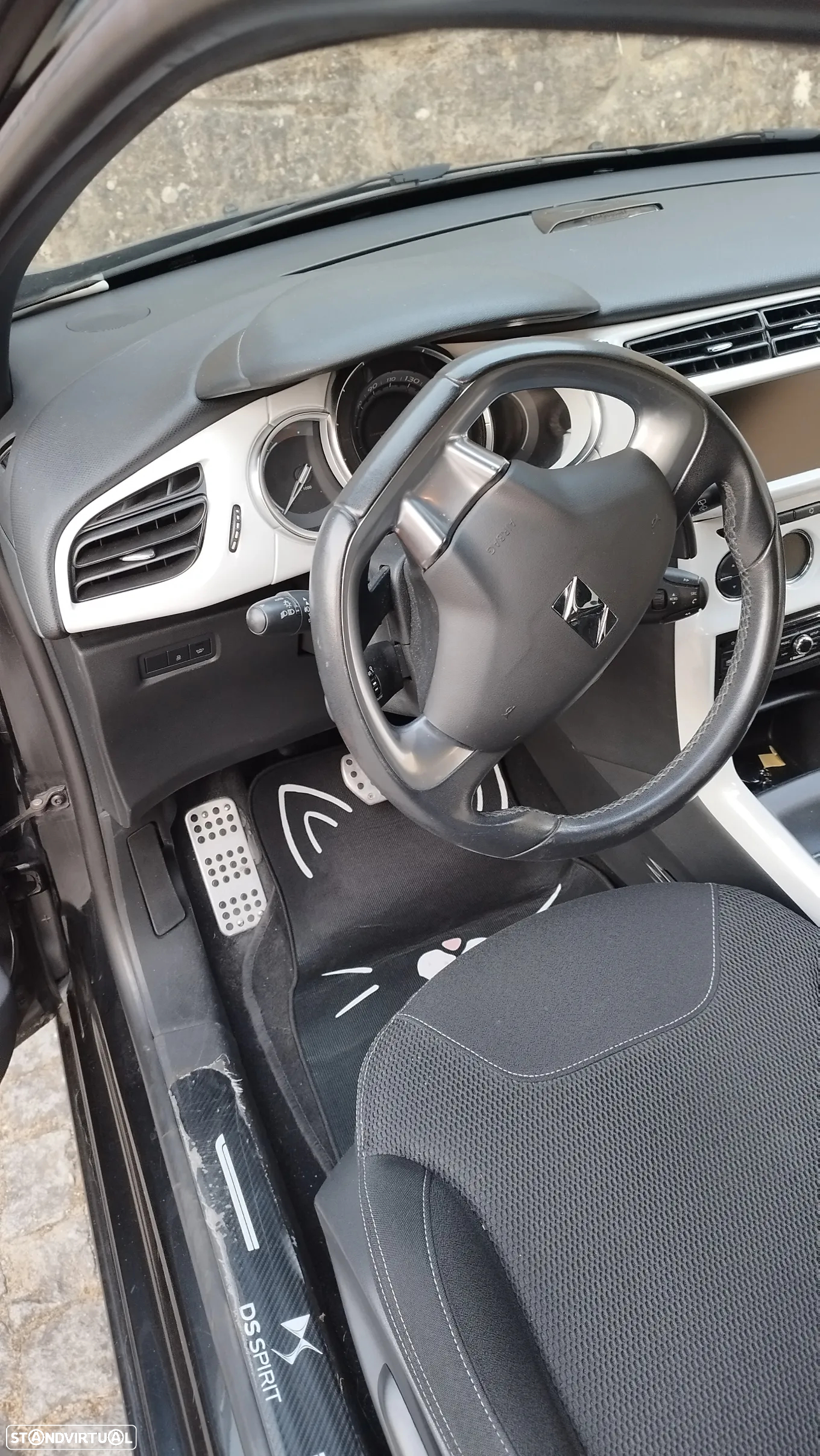 Citroën DS3 1.6 e-HDi So Chic ETG6 - 4