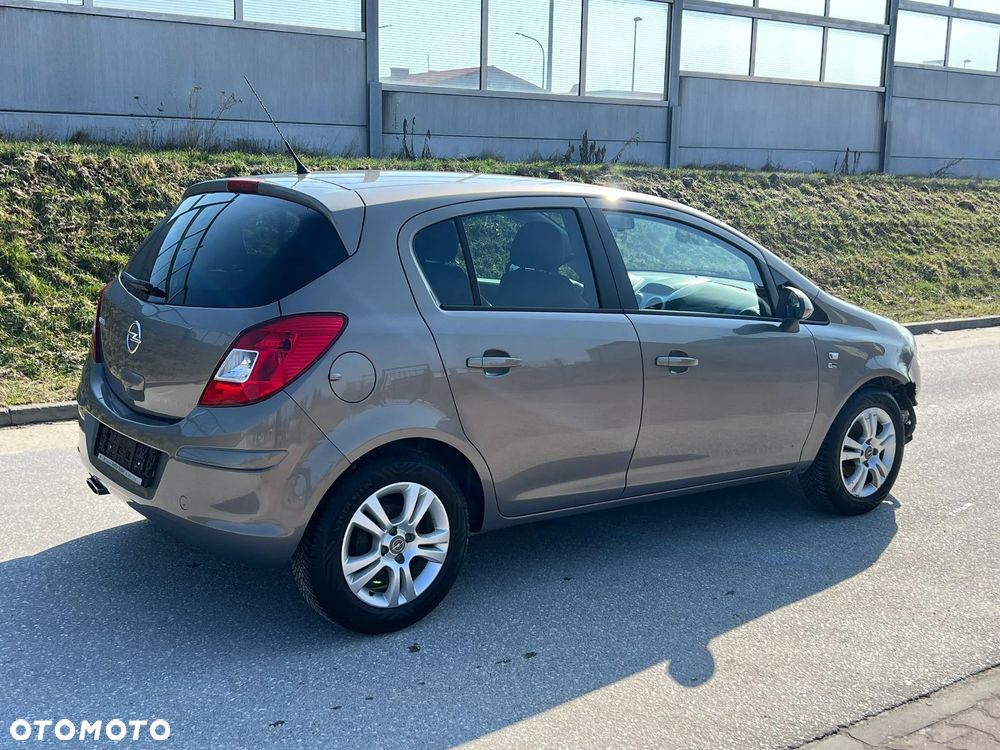 Opel Corsa 1.4 16V 150 Jahre - 13