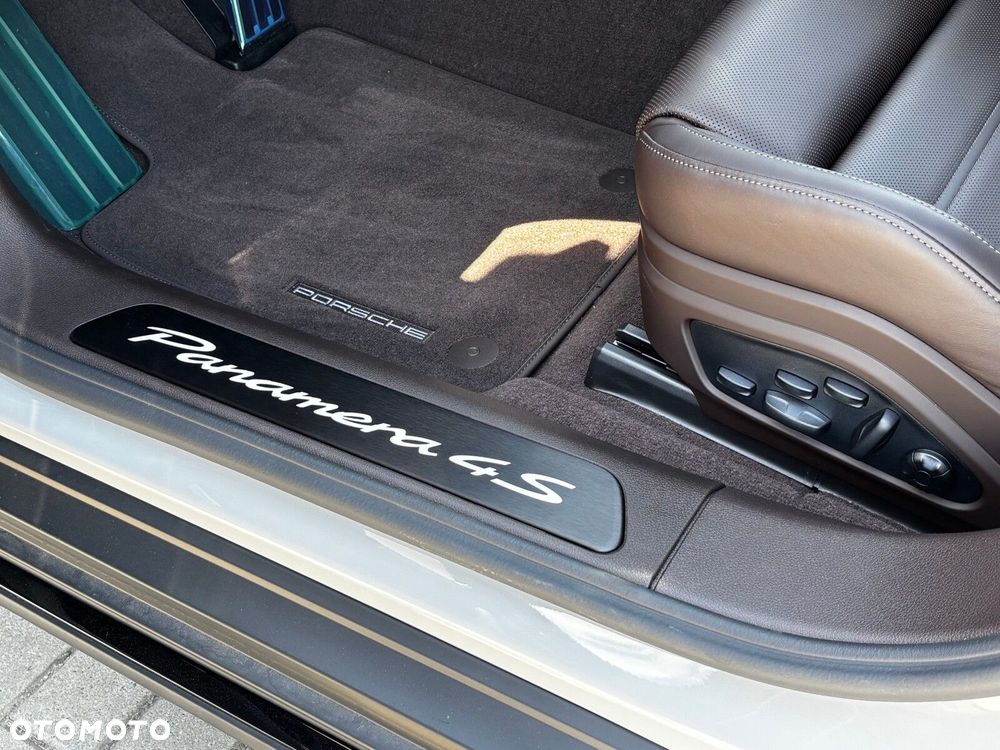 Porsche Panamera - 24
