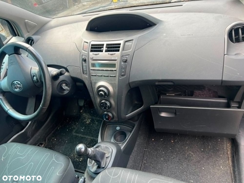 Toyota Yaris 1.33 VVT-i Cool - 4
