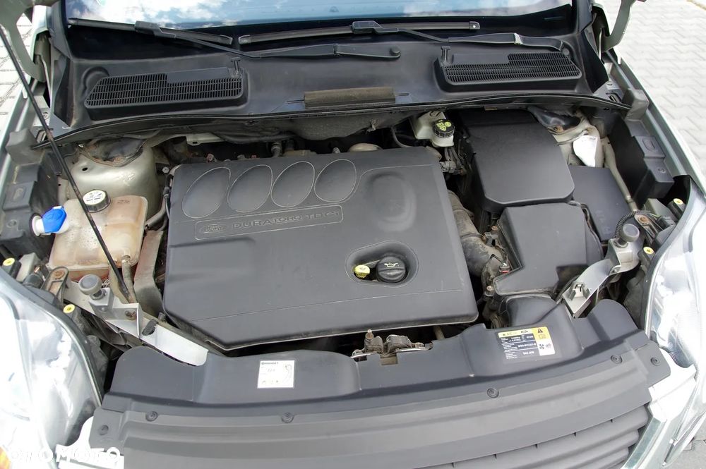 Ford Kuga 2.0 TDCi 2x4 Titanium - 40