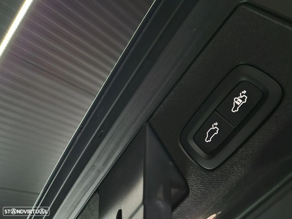 Volvo XC 60 2.0 T8 PHEV R-Design AWD - 21