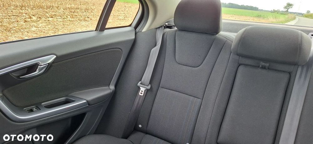 Volvo S60 T3 Kinetic - 23