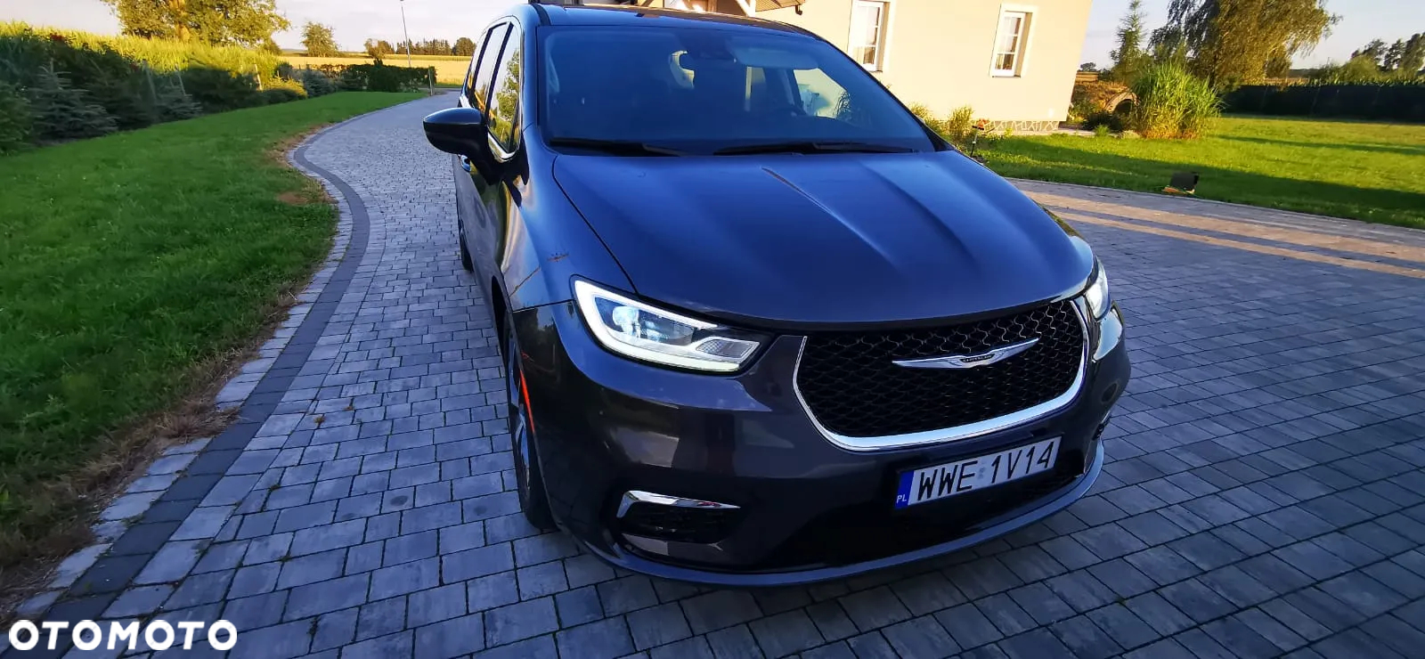 Chrysler Pacifica - 10