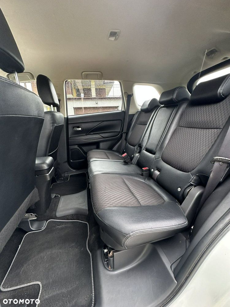 Mitsubishi Outlander - 18