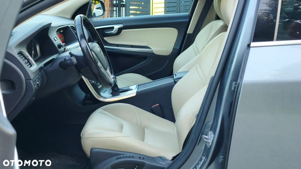 Volvo V60 D6 AWD Plug-in Hybrid Summum - 16