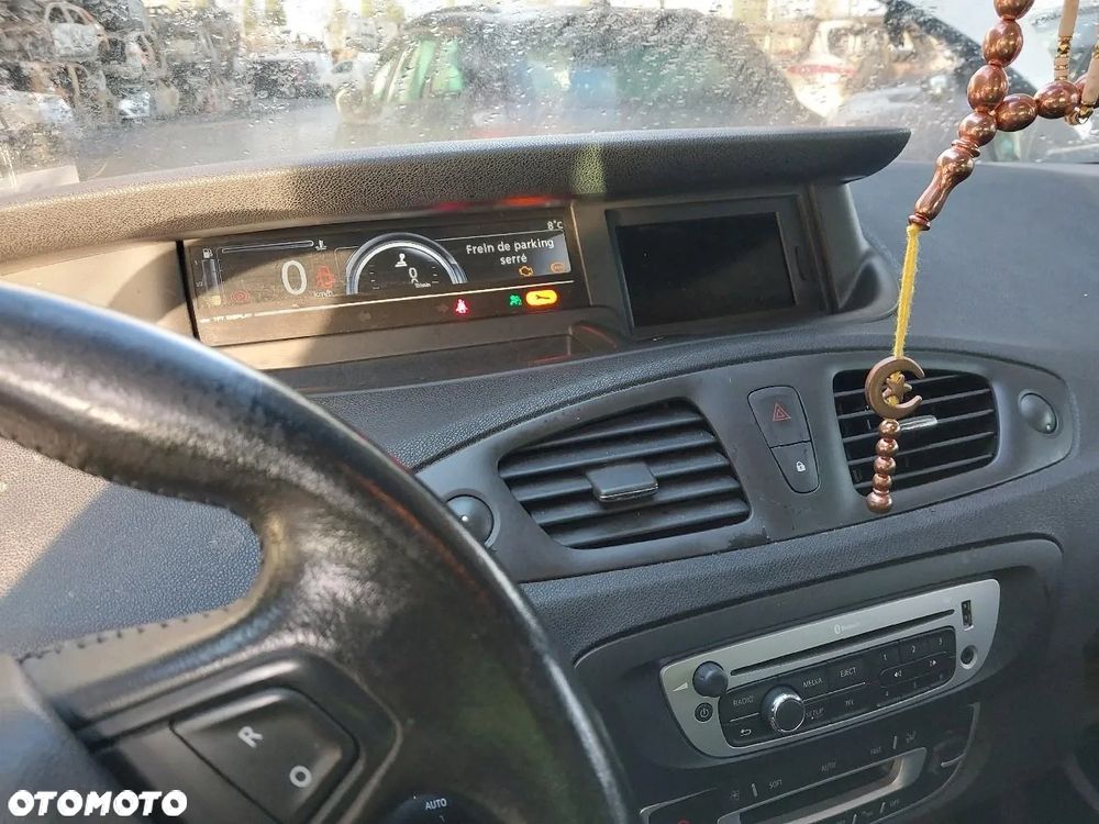 Renault Grand Scenic - 12