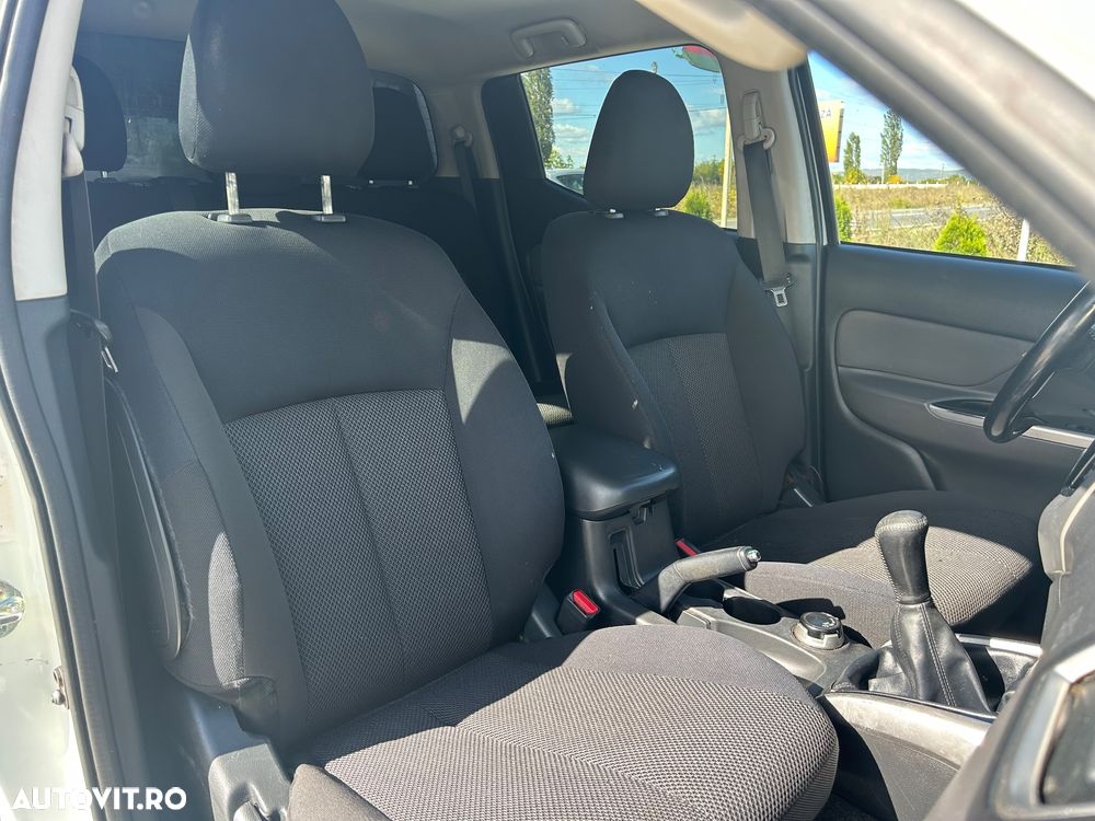 Mitsubishi L200 Double Cab 2.4 DI-D M/T Intense - 23