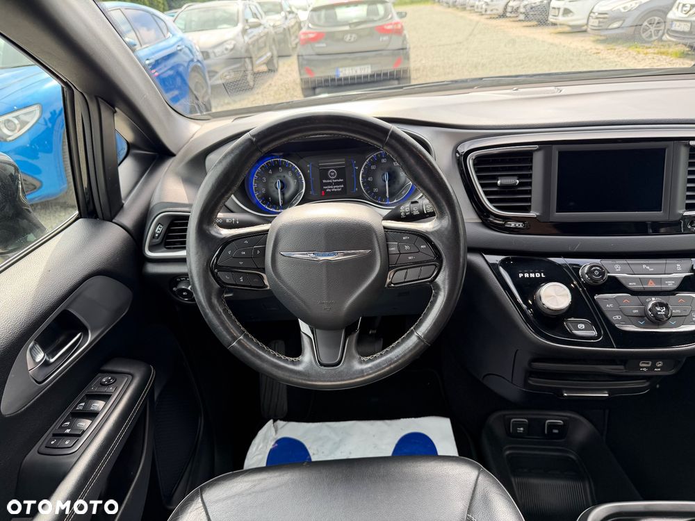Chrysler Pacifica - 32