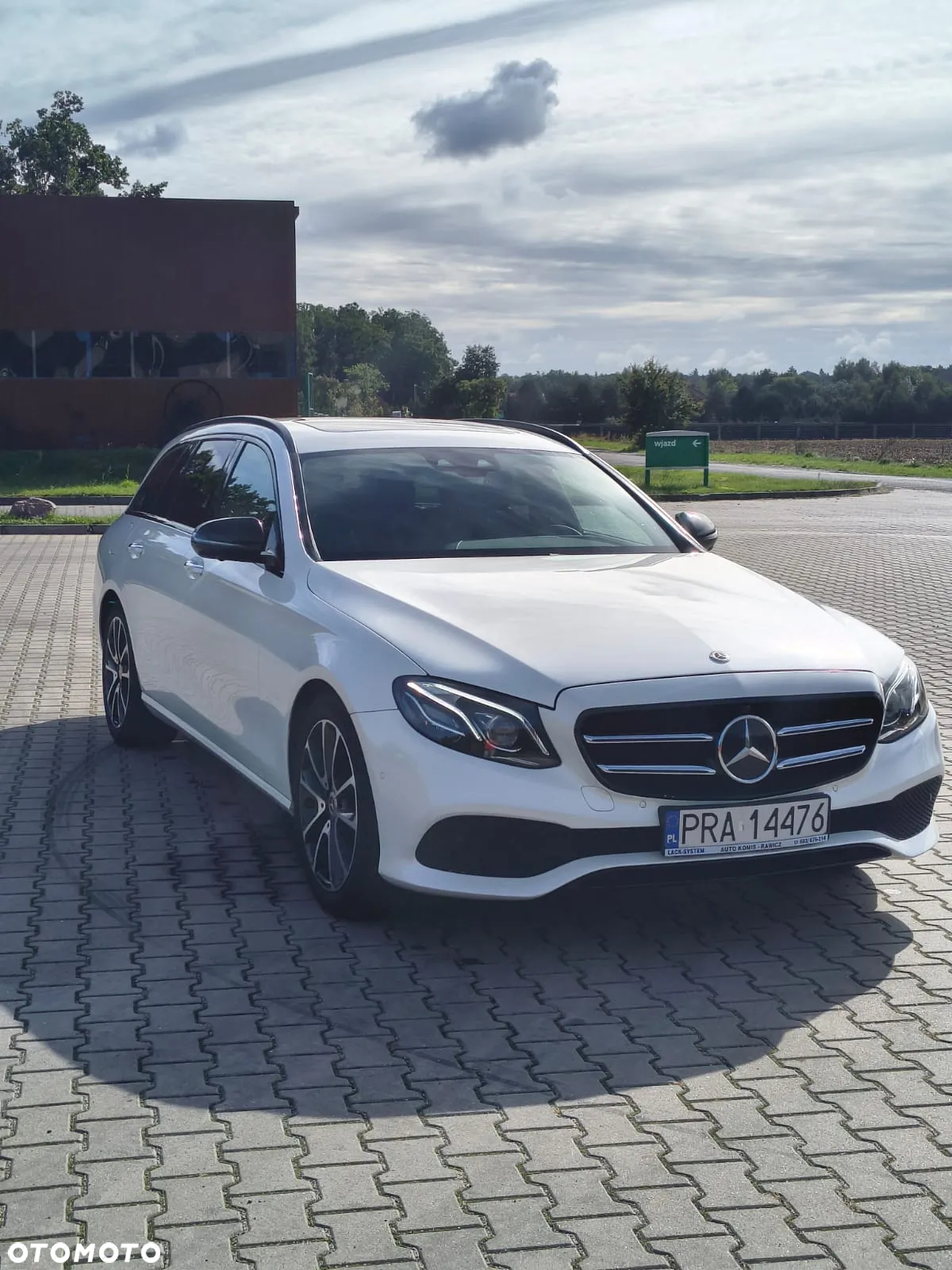 Mercedes-Benz Klasa E 300 d 9G-TRONIC - 27