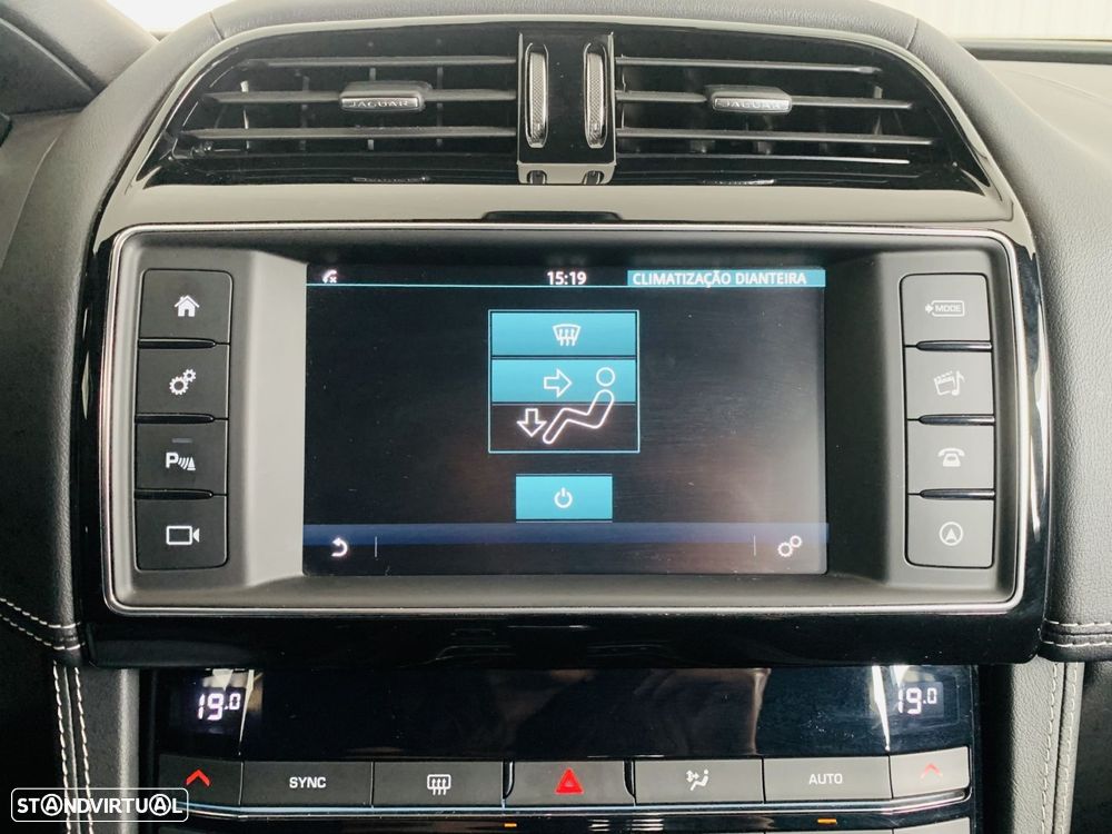 Jaguar F-Pace 2.0 i4D R-Sport AWD - 24