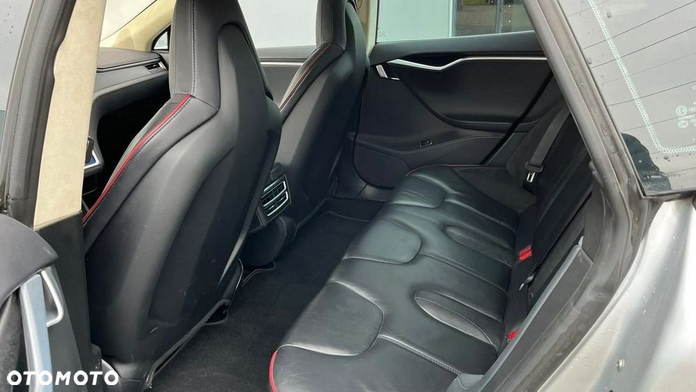 Tesla Model S D - 32