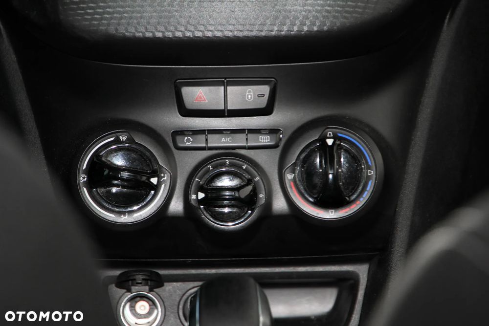 Peugeot 208 1.6 BlueHDi Allure S&S - 17