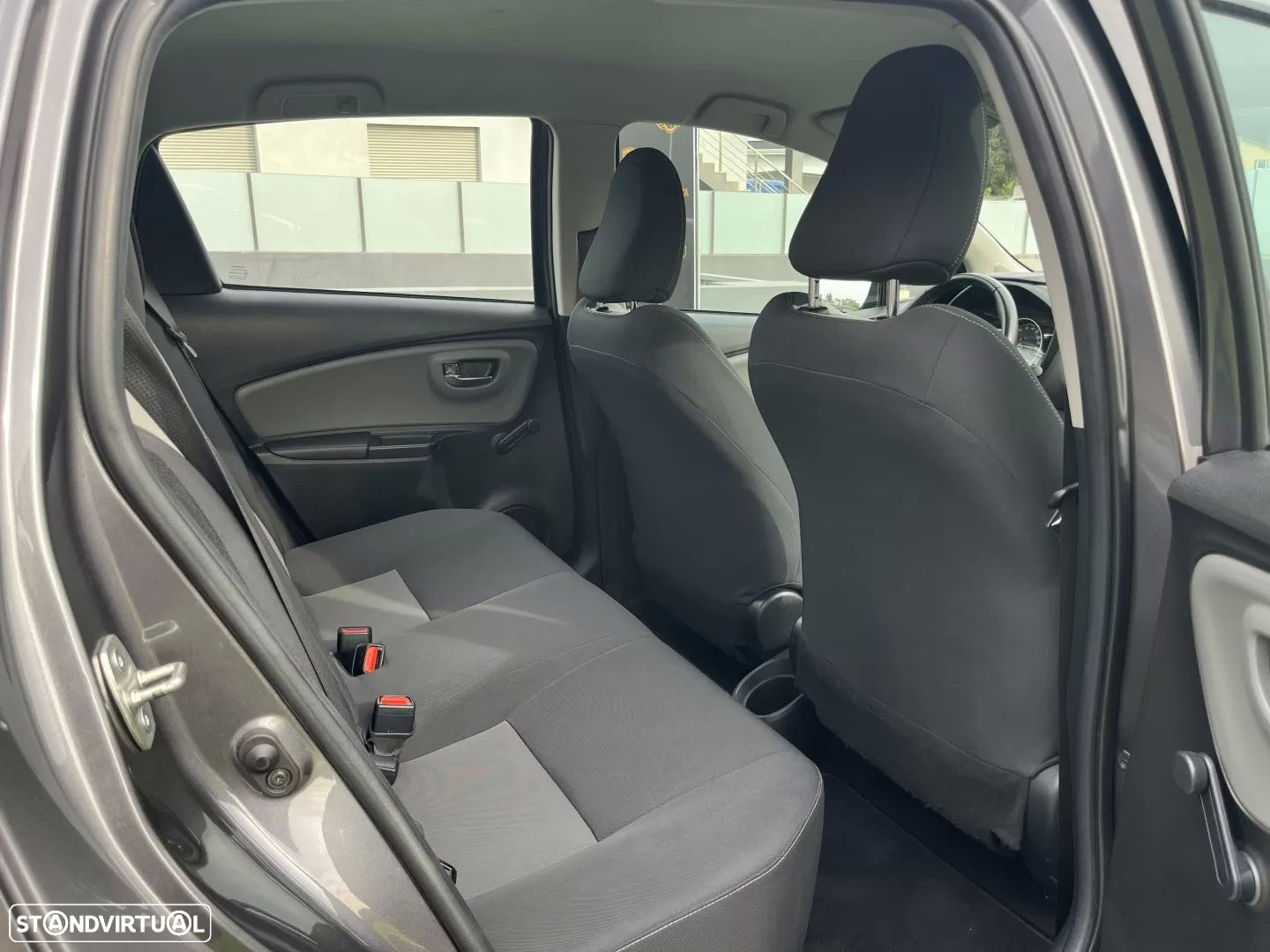 Toyota Yaris 1.0 VVT-i Exclusive - 41