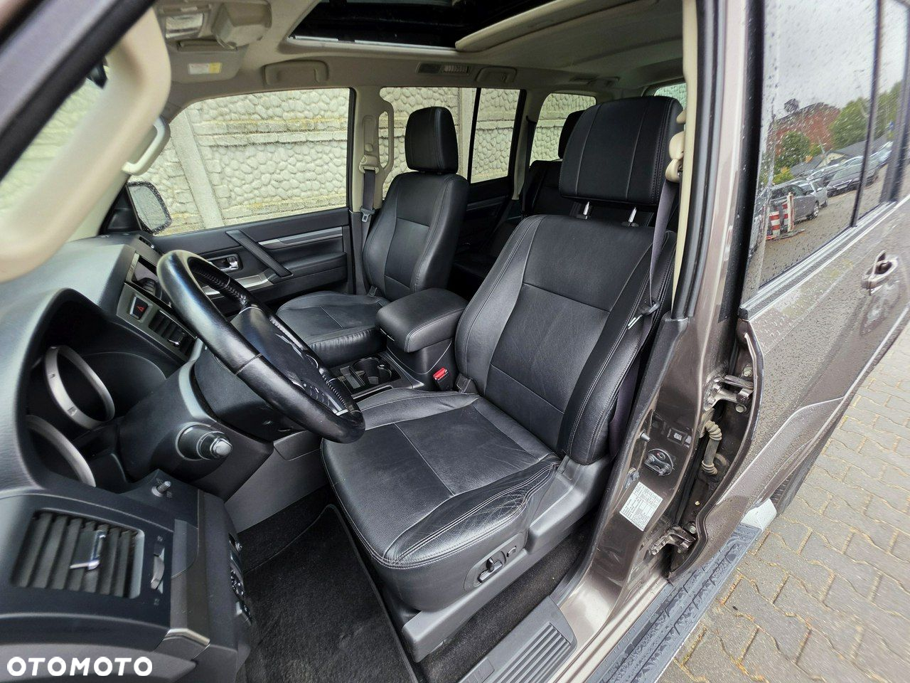 Mitsubishi Pajero - 10