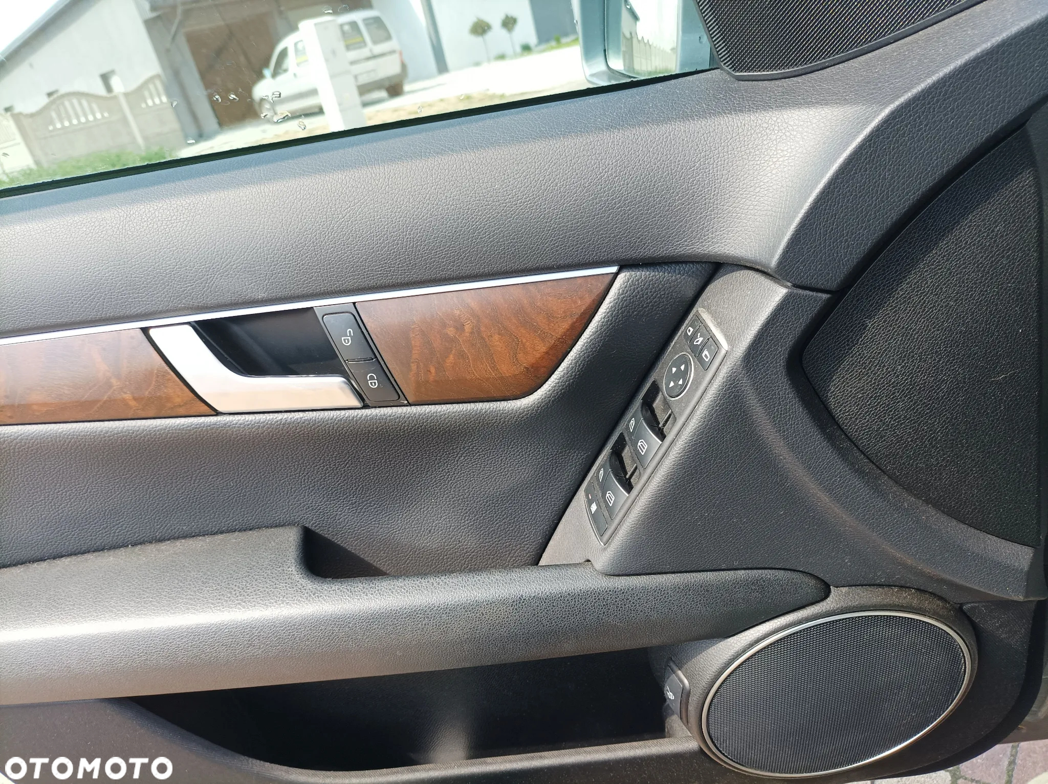 Mercedes-Benz Klasa C 180 (BlueEFFICIENCY) Avantgarde - 12