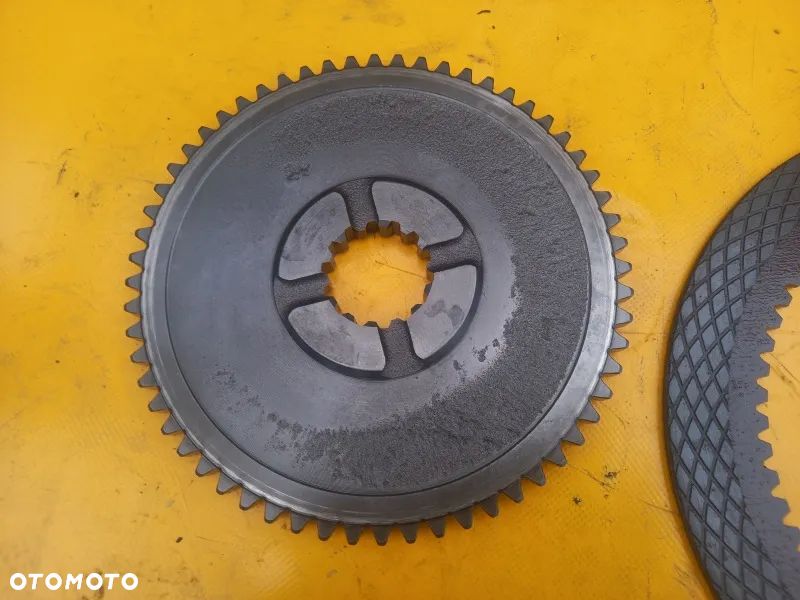Piasta hamulcowa przedniej osi New Holland TM190 - 1