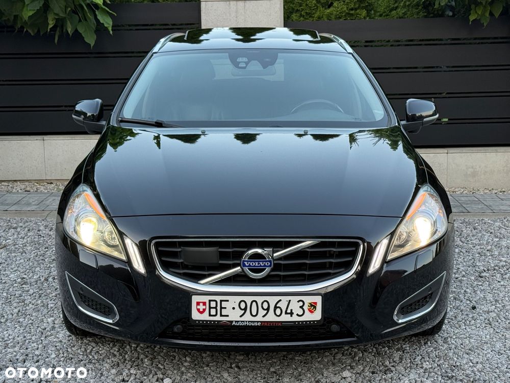 Volvo V60 T6 AWD Geartronic Momentum - 4