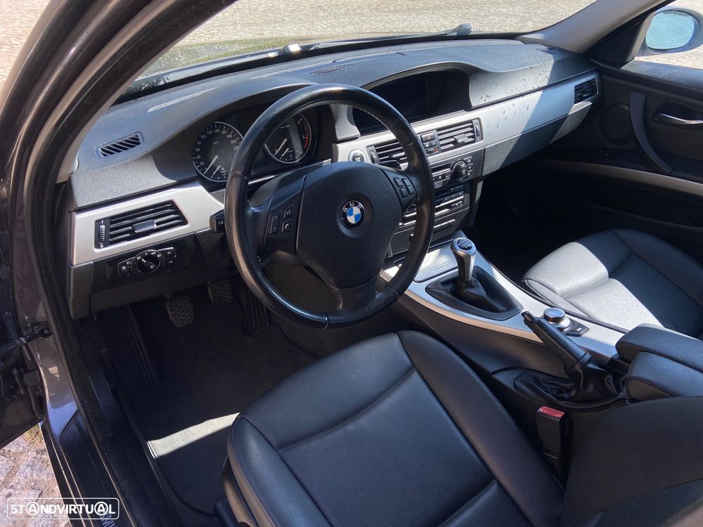 BMW 320 d Touring - 10