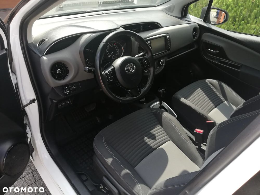 Toyota Yaris Hybrid 100 Premium - 15