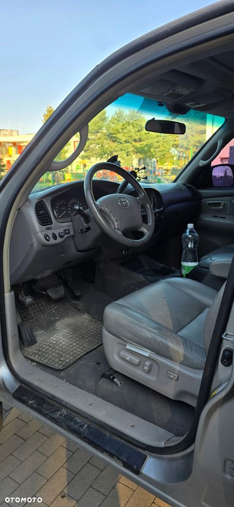 Toyota Sequoia - 17