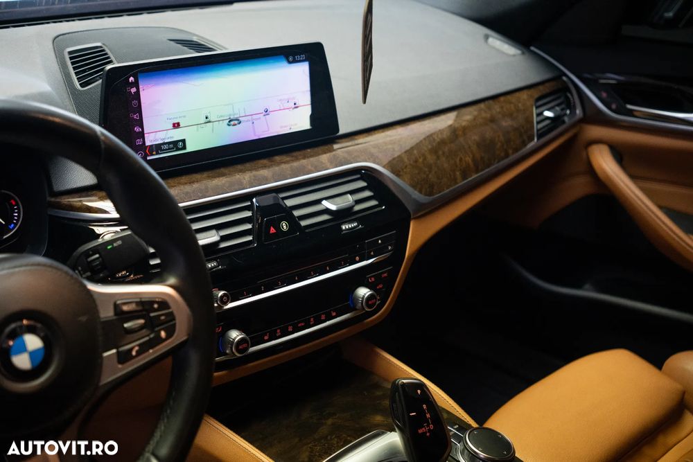 BMW Seria 5 520d xDrive AT - 16