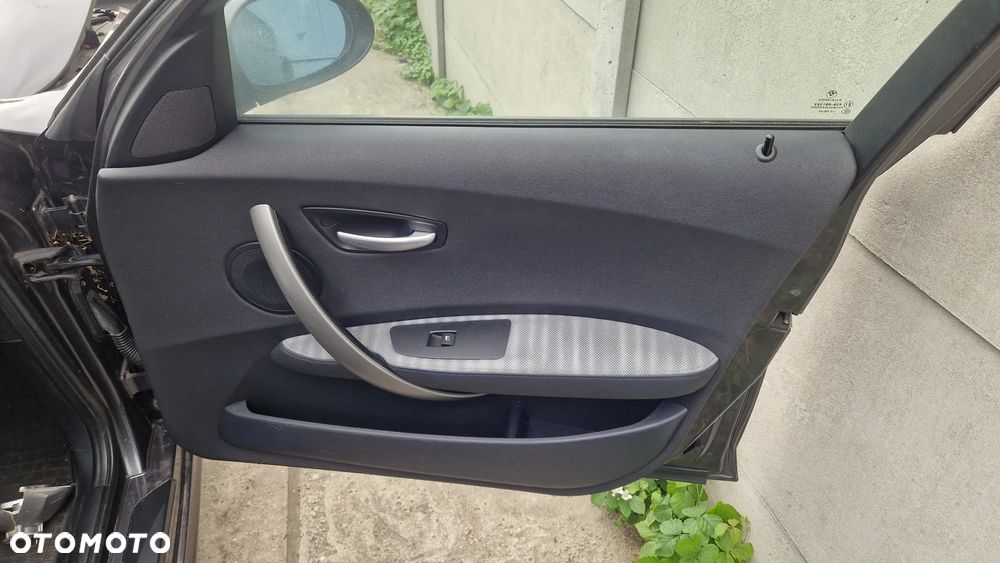 BMW 1 E87 BOCZEK DRZWI PRAWY PRZÓD - 1