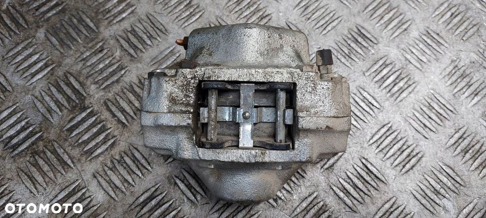 ZACISK HAMULCOWY PRAWY TYŁ OPEL VECTRA B LIFT KLOCKI - 1