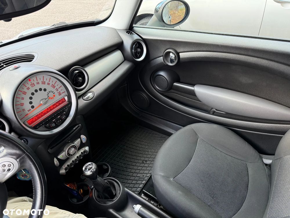 MINI Cooper Standard - 8